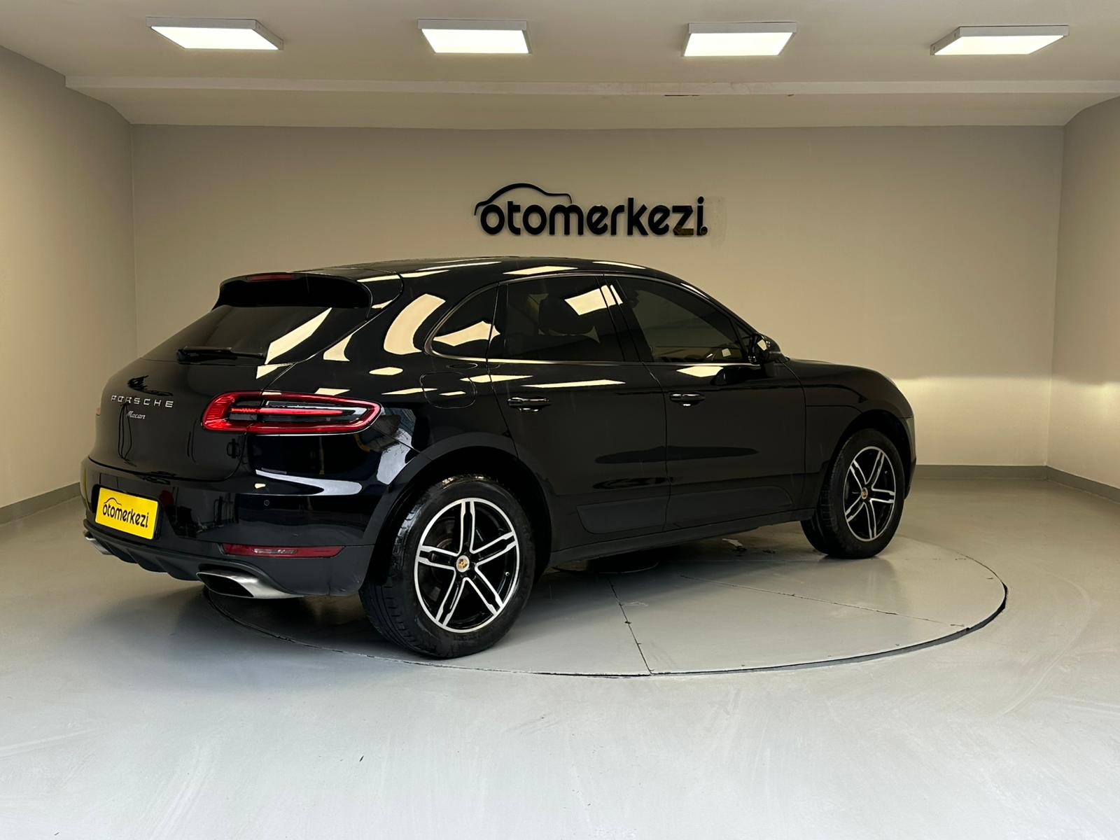 PORSCHE MACAN 26